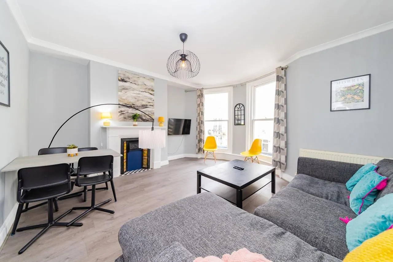 Flash Sale Central Hove 3 Bedroom Flat Bn338Awat contacts