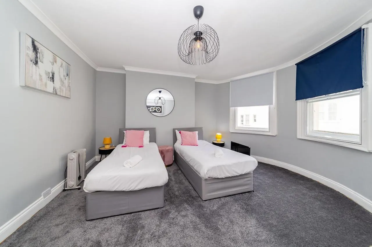Flash Sale Central Hove 3 Bedroom Flat Bn338Awat 0*, Brighton