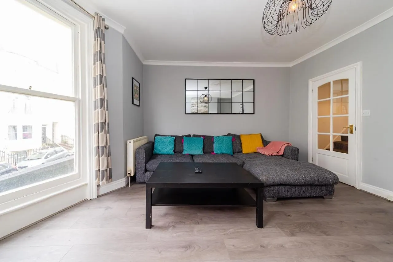 Flash Sale Central Hove 3 Bedroom Flat Bn338Awat 0*, Brighton